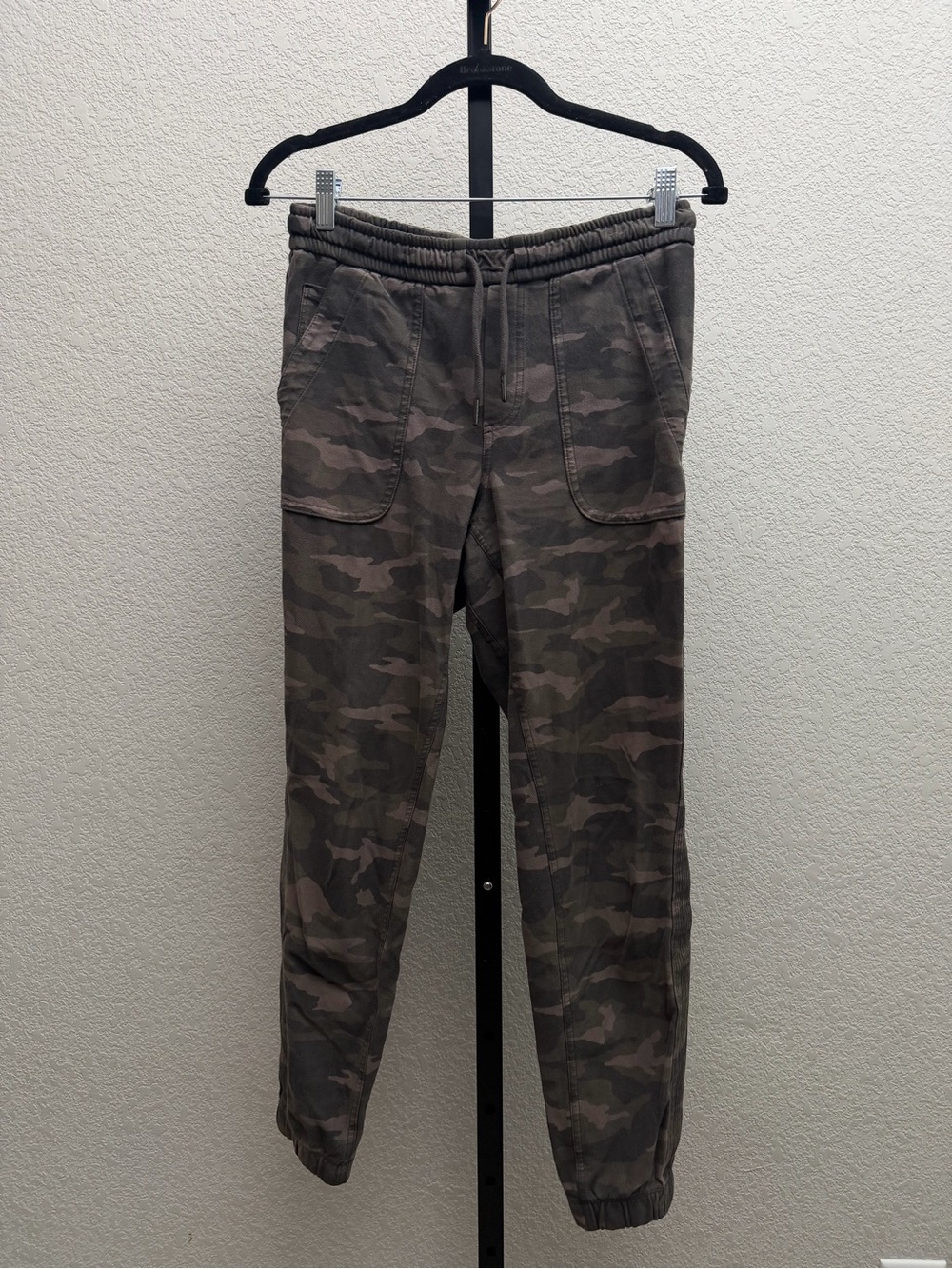Athleta Women’s Camo Farallon Drawstring Joggers - Picture 2 of 5